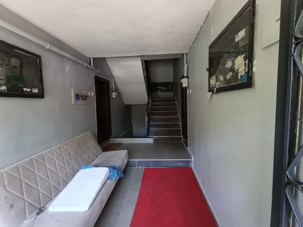 EMLAX'TAN ÇARŞI MERKEZDE KİRALIK DAİRE