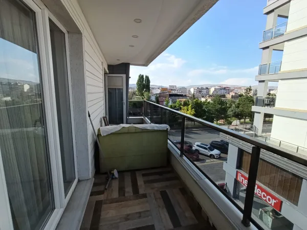 EMLAX'TAN AKSU KARŞISINDA 4+1 LÜX SATILIK DAİRE